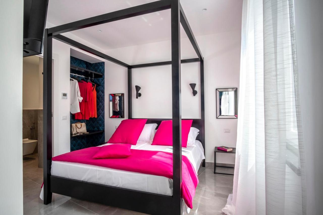 36 Steps In Tasso Square Apartment ซอร์เรนโต ภายนอก รูปภาพ