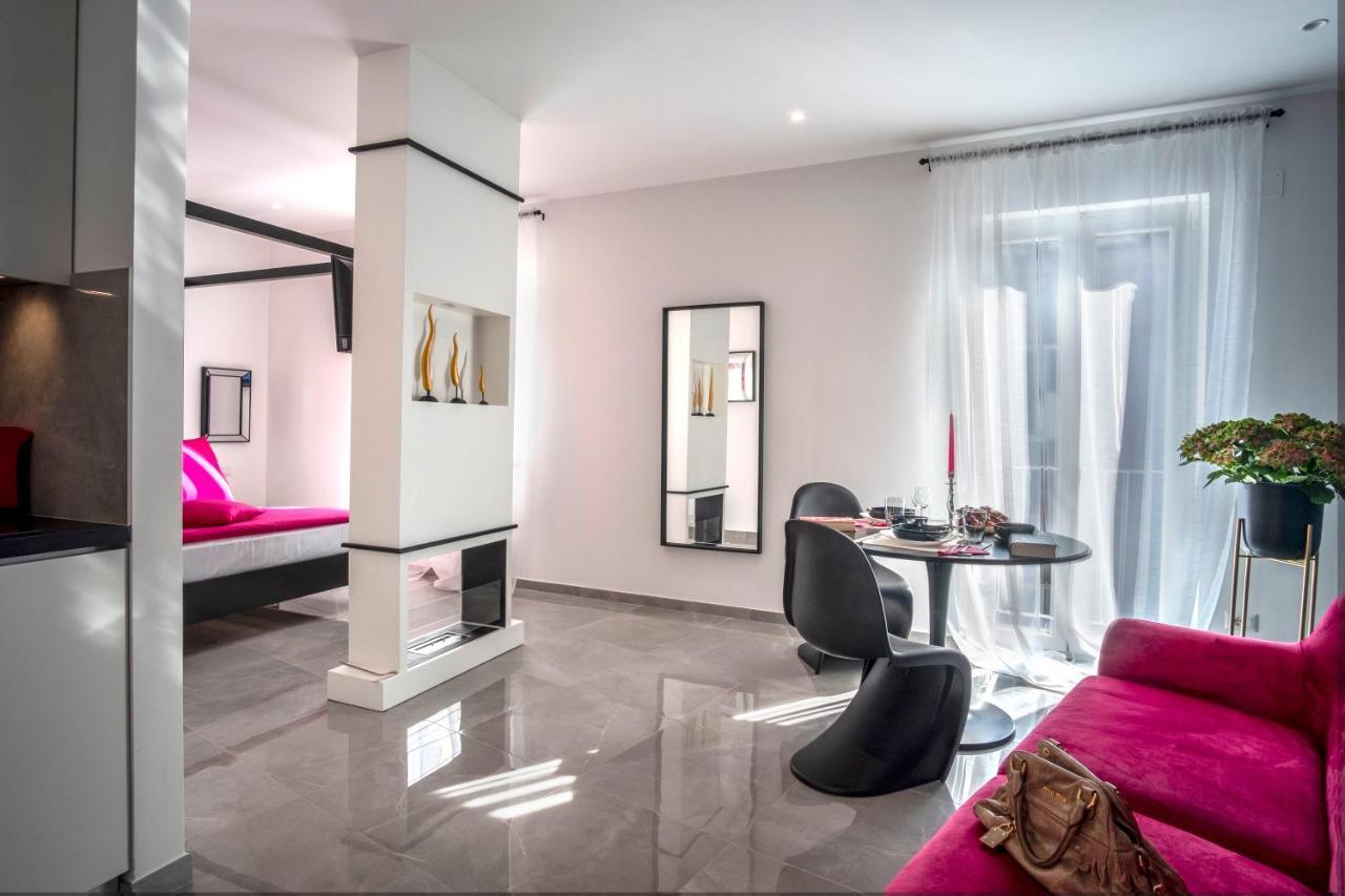 36 Steps In Tasso Square Apartment ซอร์เรนโต ภายนอก รูปภาพ